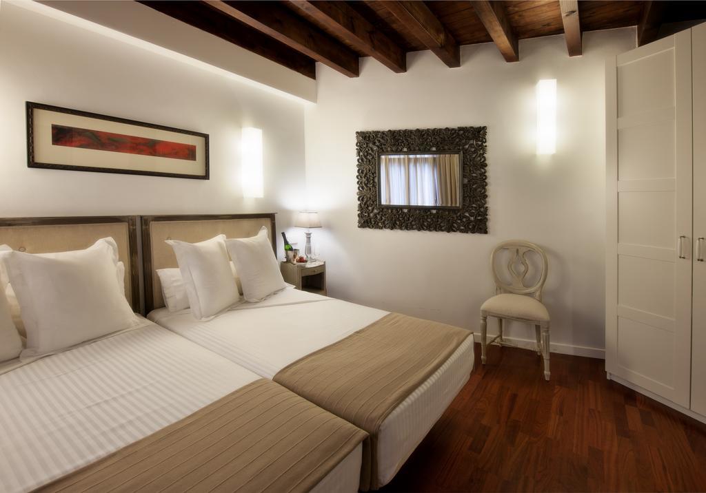 Apartamentos Abad Toledo Værelse billede